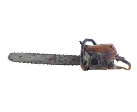 TEXAS CHAINSAW 3D - Dan Yeager-Autographed Leatherface Stunt ChainsawA Leatherface (Dan Yeager) stunt chainsaw from John Lues