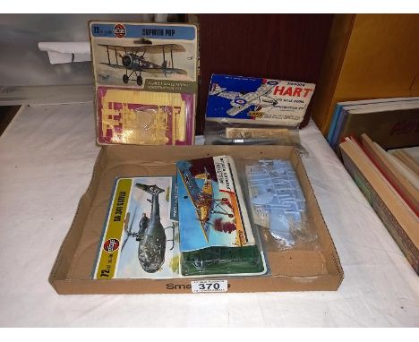 4 early Airfix 1:72 aircraft model kits