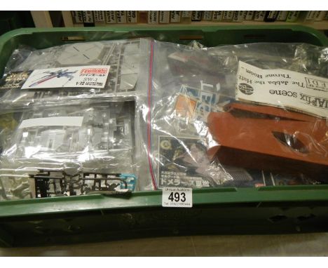 17 Space themed model kits including Airfix, Star Wars, lost in space etc. No boxes or instructions, unchecked