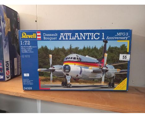 A Revel Atlantic mfg. 3 1:72 scale model 04329.Completeness unknown.