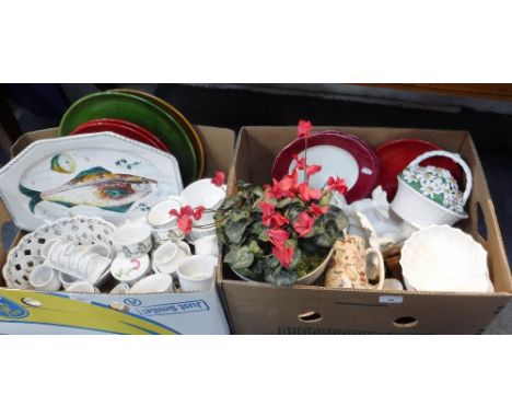 A COLLECTION OF DECORATIVE CERAMICS including a novelty teapot