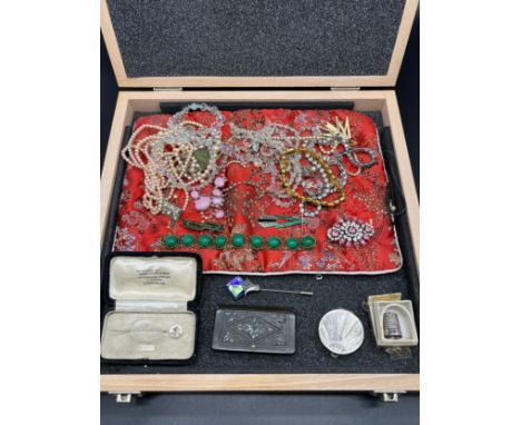 A Collection of jewellery and various odds; Boxed isle of man pin, Ornate vesta case, Ermani Bulatti pin, silver thimble by J