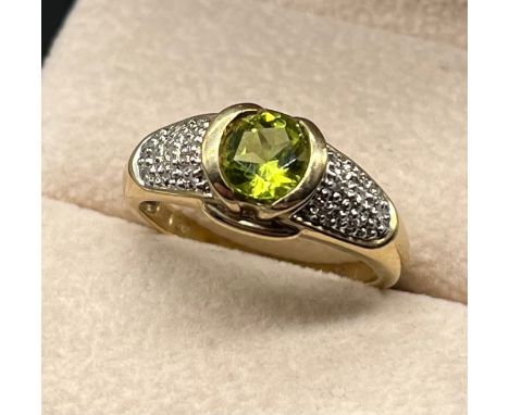 9ct yellow gold ring set with a round cut green tourmaline and diamond cluster shoulder. [Ring size R] [4.34Grams] 