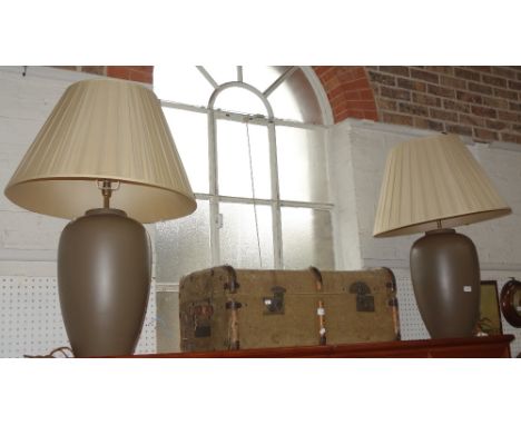 A PAIR OF CONTEMPORARY BROWN CERAMIC TABLE LAMPS, with cream pleated shades