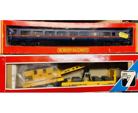 Hornby OO GNER Coach &amp; Lima OO Breakdown Crane