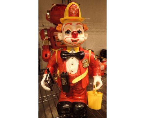 New Bright Toys animated clown figurine H: 35 cm CONDITION REPORT: This item is working at lotting.