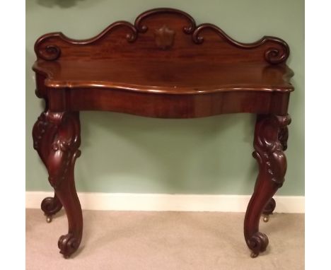 Elegant Vict. Mahogany Cabriole Leg Serpentine Front Console Table