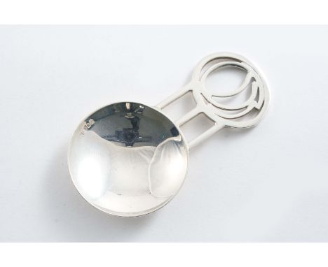 A CONTEMPORARY SCOTTISH CADDY SPOON by Philip Campbell of Tobermory, Isle of Mull, with hallmarks for Edinburgh 1996;  2.7"  