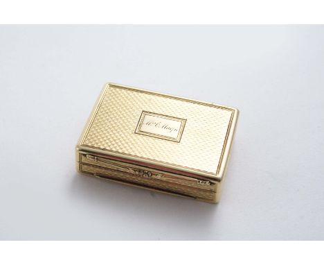 AN EARLY 19TH CENTURY GOLD VINAIGRETTE rectangular with engine-turned decoration, a raised thumbpiece and a vacant cartouche 