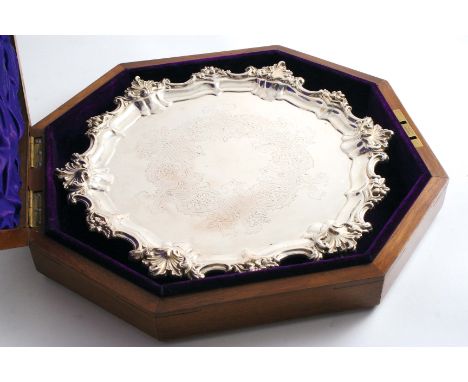 AN EDWARDIAN DECORATIVE SALVER  of shaped circular outline with a husk & floral scroll border & engraved cartouche in the cen