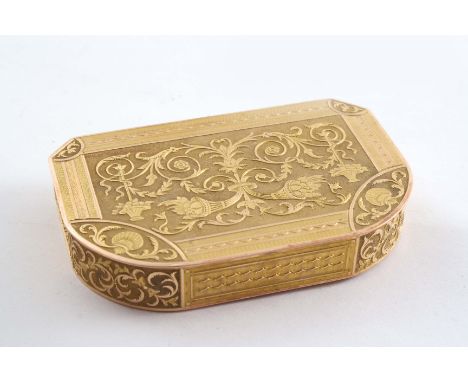 AN EARLY 19TH CENTURY TWO COLOUR GOLD BOX D-shaped with chiselled decoration in the centre & corners with panels & strips of 