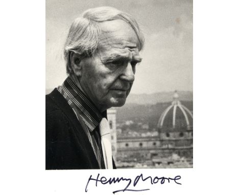 MOORE HENRY: (1898-1986) English Sculptor and Artist. Signed 3.5 x 5 photograph of Moore in a head and shoulders pose, the Ca