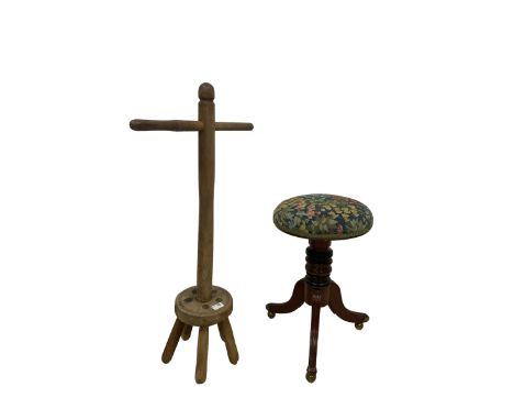Piano stool with peggy stick