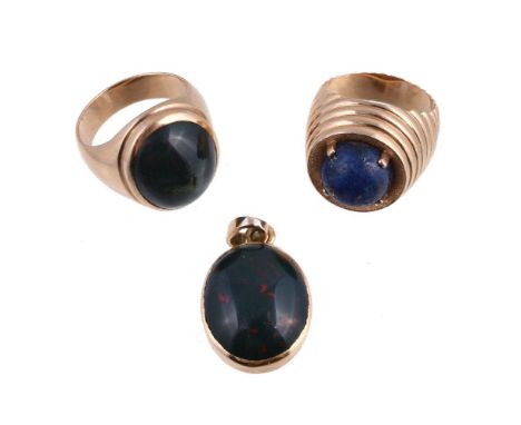 A bloodstone ring, the oval cabochon bloodstone collet set on a wide band, stamped 18K, finger size K 1/2; an oval bloodstone
