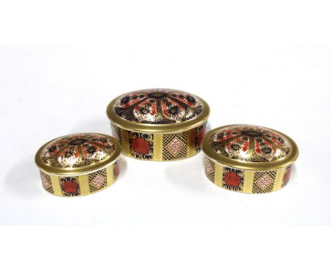 Three Royal Crown Derby Old Imari trinket boxes with covers, date codes for 1995, 1998 7 1999, largest 9 x 4cm (3)