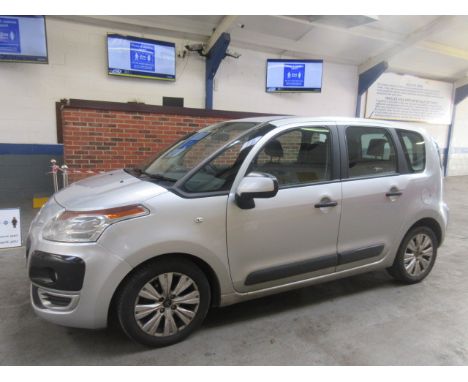 Date of Reg: 60 10 Colour: Silver cc: 1560 MoT: 11.09.2021 Fuel Type: DIESEL Type: MPV Mileage: 143,000 miles Transmission: M