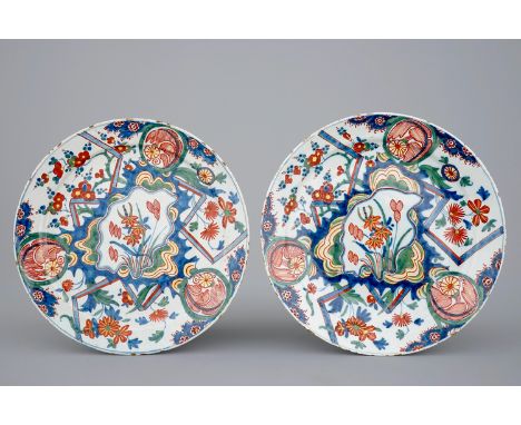 A pair of polychrome Dutch Delftware lightning plates, late 17th C. -  Dia.: 23 cm Each marked DPAW above a numeral for the "