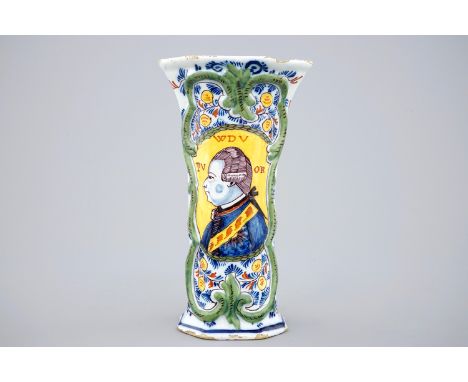 A Dutch Delft polychrome vase with the portrait of Willem V, Prince of Orange, 18th C. -  H.: 21,5 cm Marked on the base with