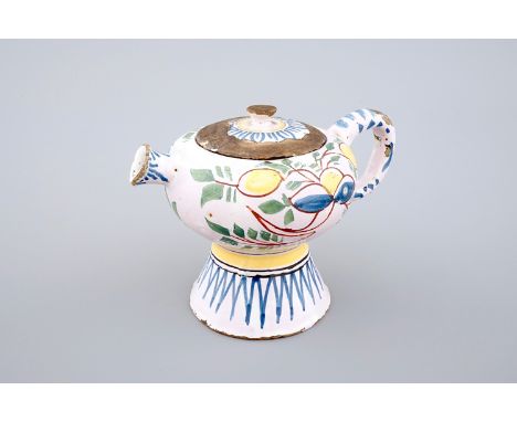 A polychrome Dutch Delftware children's feeding bottle, 18th C. -  Dim.: 15,5 x 12 cm - Condition reports and high resolution