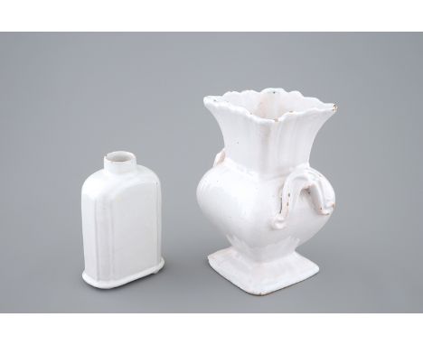 A white Delft tea caddy and a square vase, prob. France, 18th C. -  H.: 17 cm (the vase) - Condition reports and high resolut