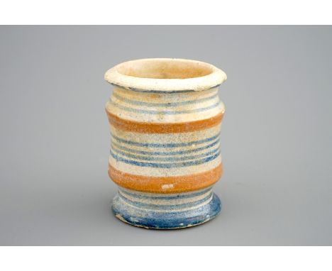 A small Antwerp maiolica albarello, ca. 1580 -  H.: 7 cm Condition: No restoration, a chip to the foot, glaze slightly degrad