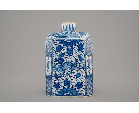 A Dutch Delft chinoiserie tea caddy, 18th C. -  H.: 15 cm  Signed D above the numeral 14, for Zacharias Dextra, De Drie Poste