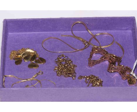 9 carat gold jewellery including gate bracelet.