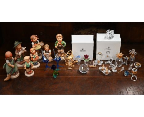 A boxed Swarovski glass hot air balloon 'Journeys' from the 'Crystal Memories' collection, to/w various other Swarovski glass