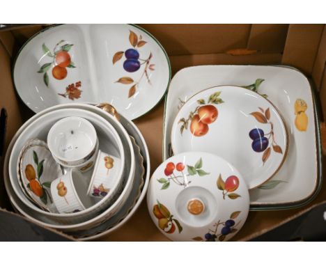 Various Royal Worcester Evesham table ware (box) 