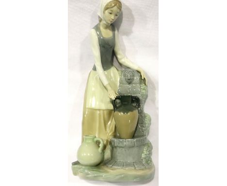 Nao girl at the water fountain, H: 30 cm. No cracks, chips or visible restoration. Not available for in-house P&amp;P, contac