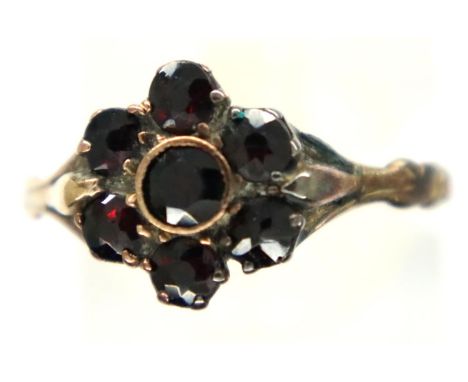 Unmarked 9ct gold garnet set ring, size N/O, 1.3g. P&amp;P Group 1 (£14+VAT for the first lot and £1+VAT for subsequent lots)