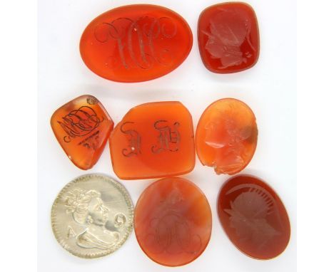 Loose carnelian stones, largest 25 x 18 mm. P&amp;P Group 1 (£14+VAT for the first lot and £1+VAT for subsequent lots) 