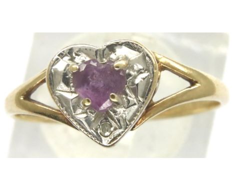 9ct gold amethyst and diamond heart ring, size P/Q, 1.6g. P&amp;P Group 1 (£14+VAT for the first lot and £1+VAT for subsequen