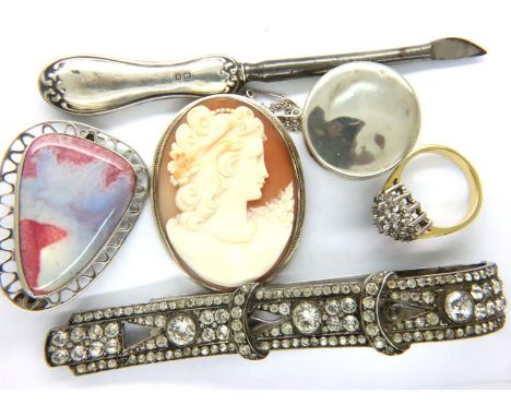 Mixed items including a silver box, silver cameo brooch, manicure piece, paste clip, ring and brooch. P&amp;P Group 1 (£14+VA