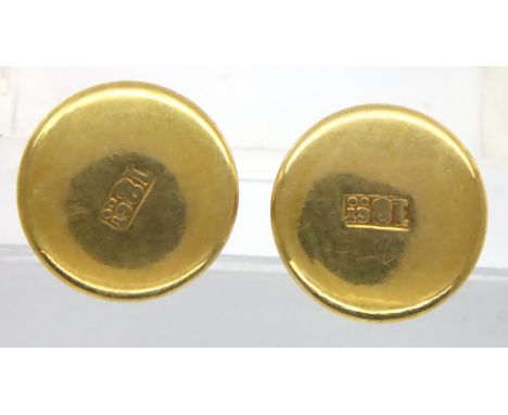 Pair of 18ct gold studs, 1.4g. P&amp;P Group 1 (£14+VAT for the first lot and £1+VAT for subsequent lots) 