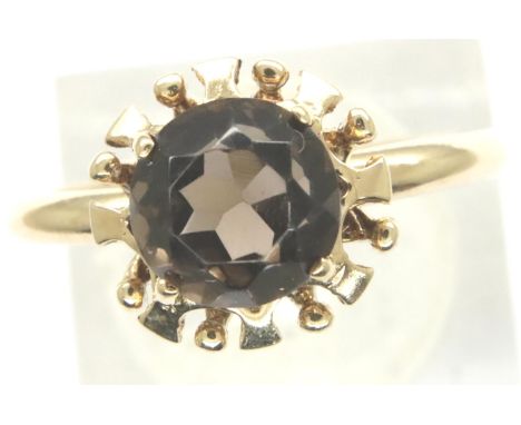 9ct gold smoky quartz solitaire ring, size N/O, 2.4g. P&amp;P Group 1 (£14+VAT for the first lot and £1+VAT for subsequent lo