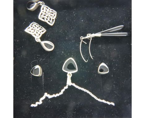 Collection of modern Whitby jewellery set in silver. P&amp;P Group 1 (£14+VAT for the first lot and £1+VAT for subsequent lot