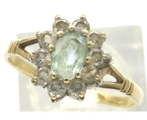 9ct gold topaz cluster ring, size O, 1.7g. P&amp;P Group 1 (£14+VAT for the first lot and £1+VAT for subsequent lots) 