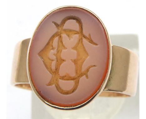 9ct rose gold and carnelian signet ring, size Q, 4.9g. P&amp;P Group 1 (£14+VAT for the first lot and £1+VAT for subsequent l