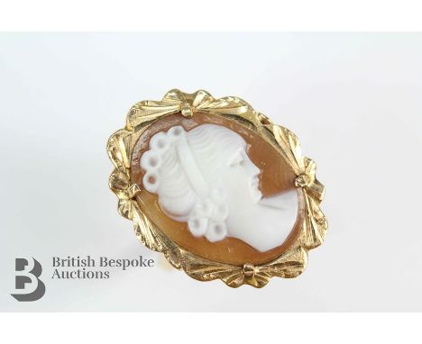 9ct yellow gold cameo ring, size L, approx 3.8 gms.&nbsp;