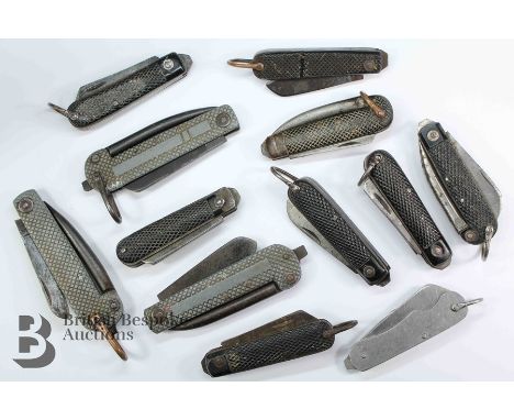 Quantity of Army issue penknives, some with broad arrow mark and some with dates and three navy issues.&nbsp;