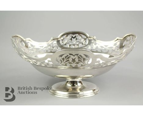 Silver Fruit Bowl, Sheffield hallmark, dated 1906, mm John Round & Son, approx 396.8 gms, approx 26 x 17 x 12 cms.