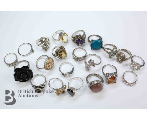 Quantity of silver rings, approx 111.3 gms, including white stone, yellowstone, blue and purple stone rings, seventeen stampe