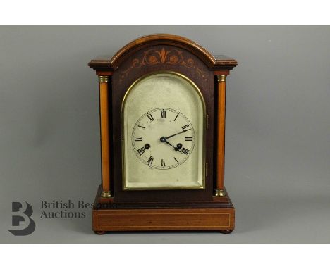 20th century oak mantel clock, with silvered face and Roman dial, the case having decorative inlay, brass movement nr 156/40,