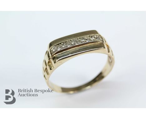 9ct yellow gold and diamond ring, set with approx 10 pts of eight-cut dias, size Z, approx 4.3 gms.