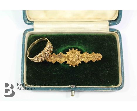 An Edwardian 15ct yellow gold bar brooch, on white metal pin, together with a 9ct gold knot ring size Q, weight of brooch app