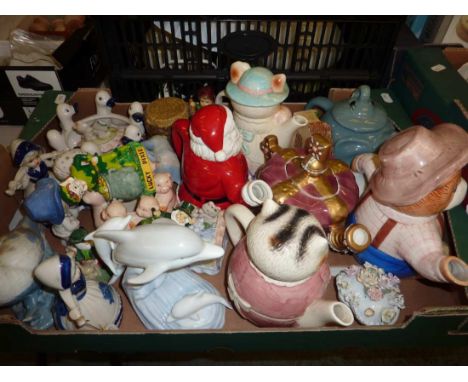 Box of decorative tea pots, ornaments and a lamp and glass shade