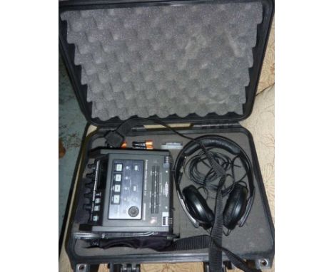 Edirol R-44, 4 channel portable sound recorder and headphones in hard case