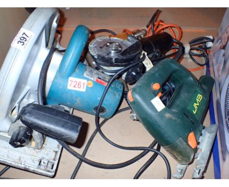 Collection of electric hand tools including drills skill saw etc CONDITION REPORT: The electrical items included in this lot 