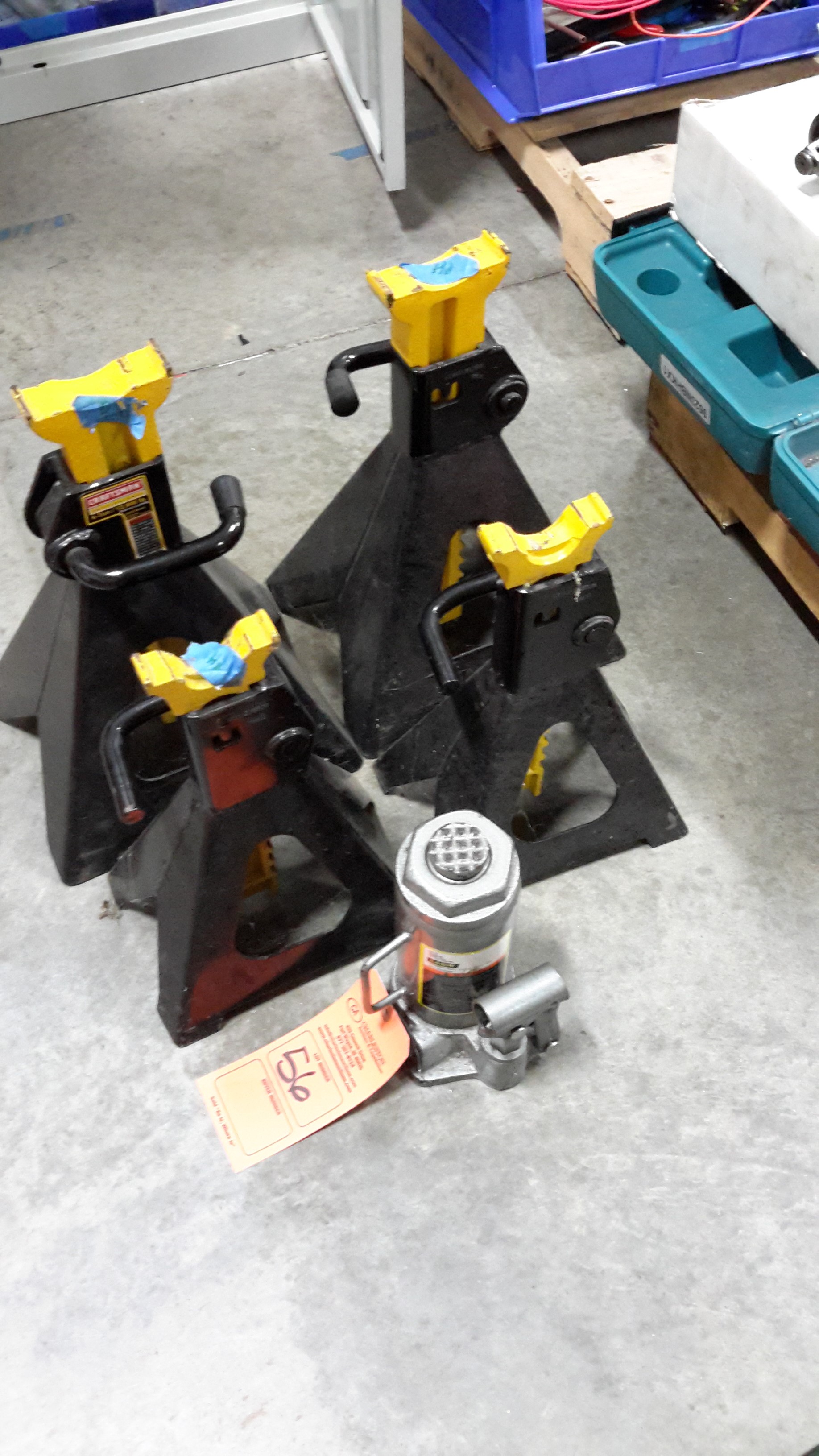 (4) CRAFTSMAN 6TON JACK STANDS; (1) LARIN 12TON BOTTLE JACK